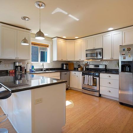 Stylish North Seattle Townhouse- Dual Master Suites 외부 사진