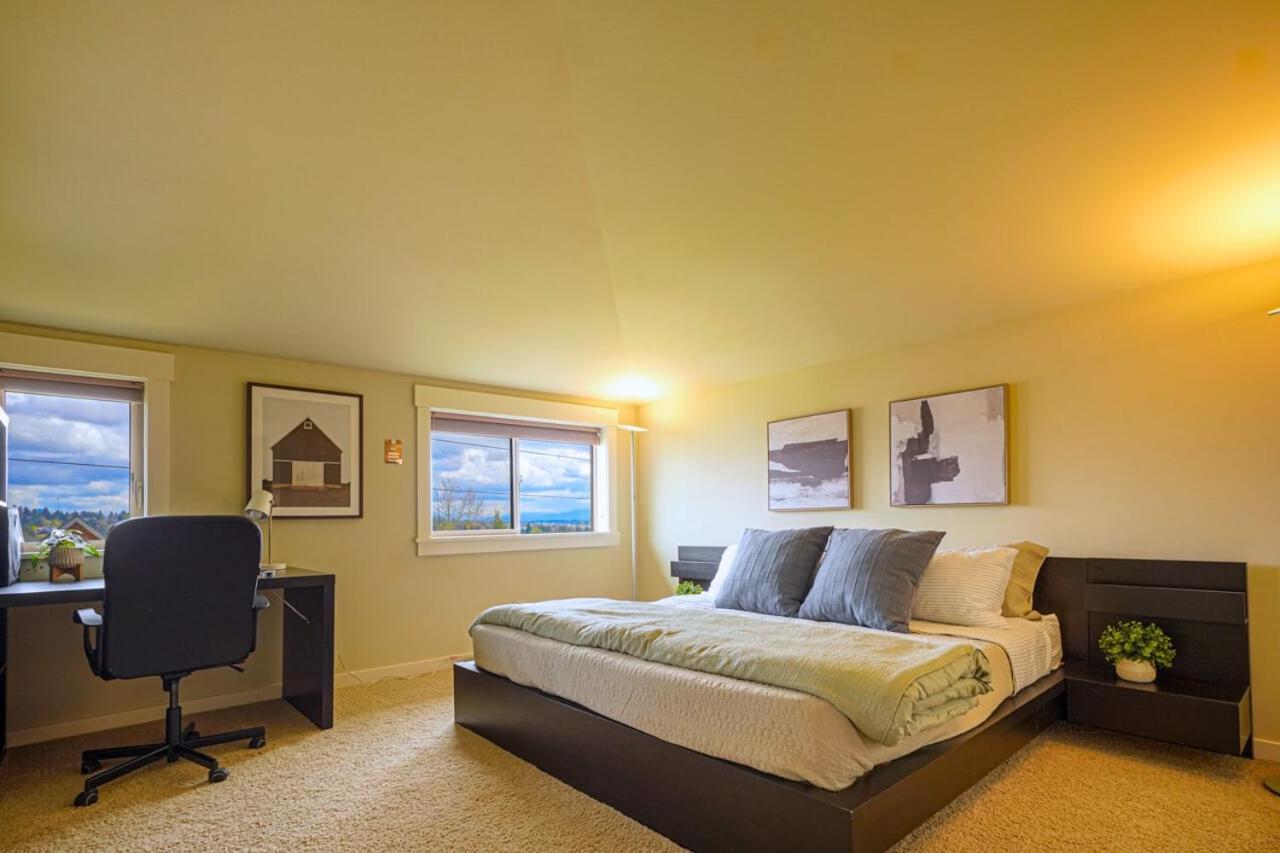 Stylish North Seattle Townhouse- Dual Master Suites 외부 사진