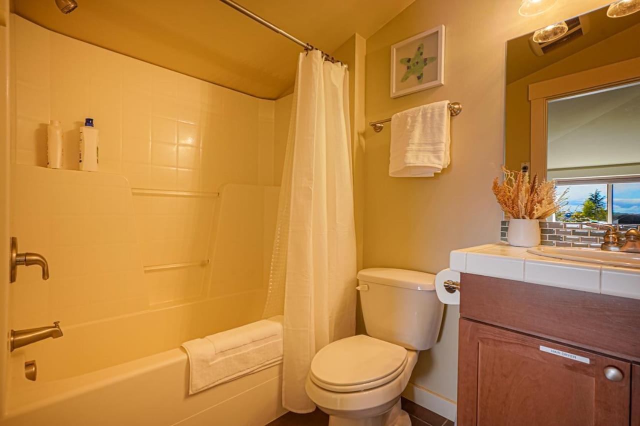 Stylish North Seattle Townhouse- Dual Master Suites 외부 사진