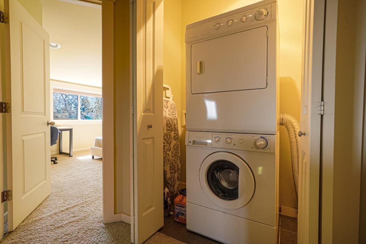 Stylish North Seattle Townhouse- Dual Master Suites 외부 사진