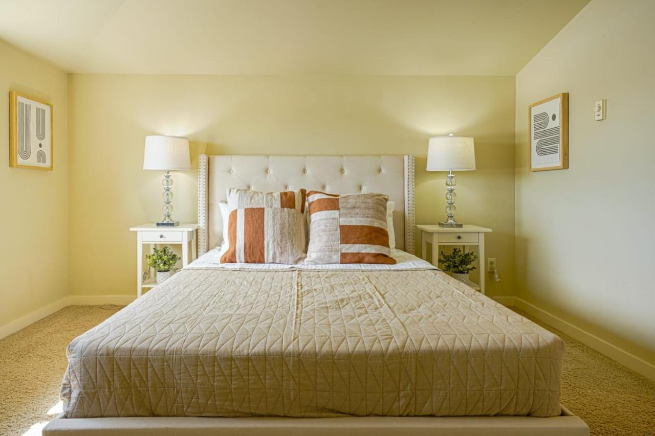 Stylish North Seattle Townhouse- Dual Master Suites 외부 사진