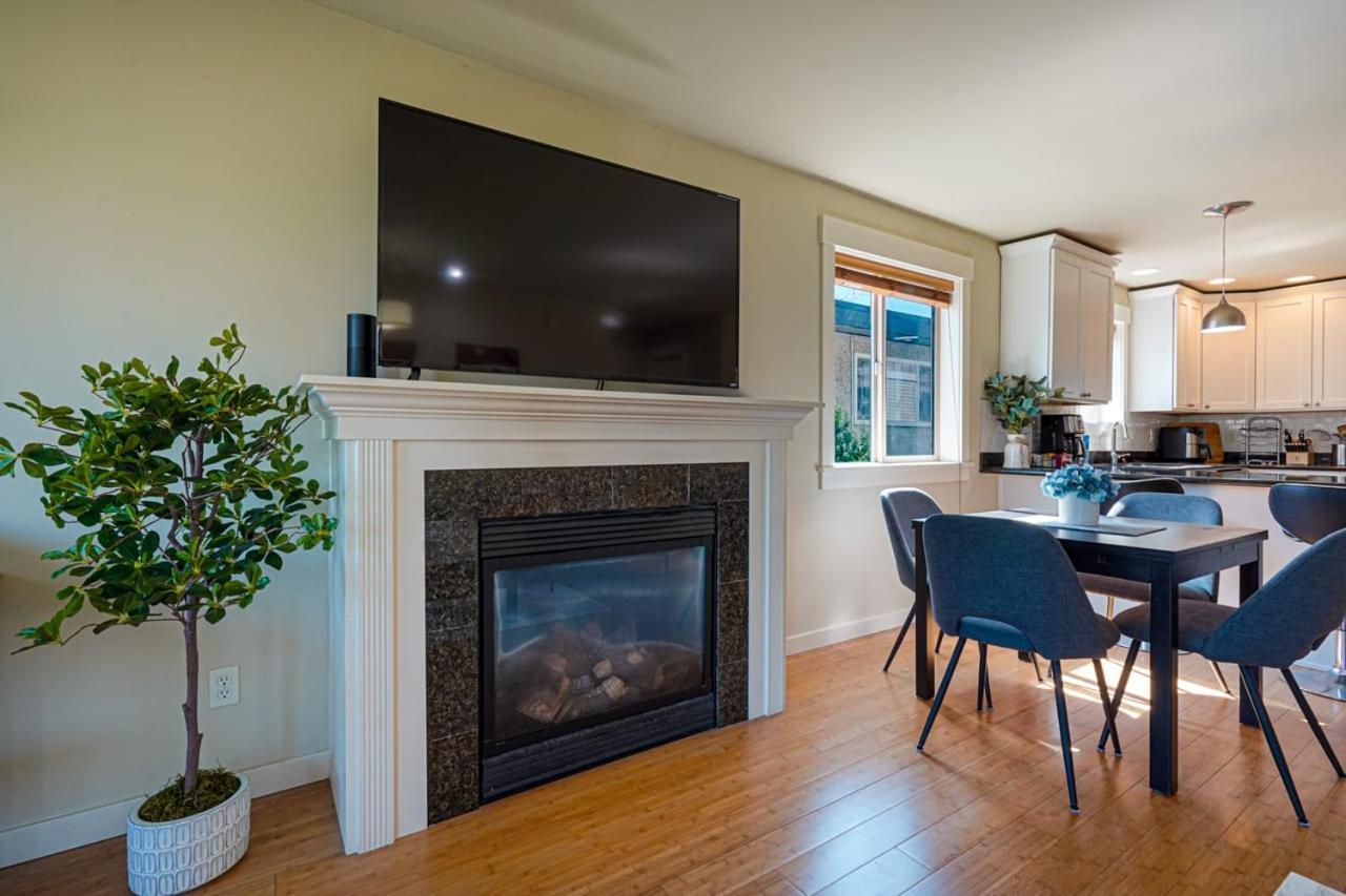Stylish North Seattle Townhouse- Dual Master Suites 외부 사진