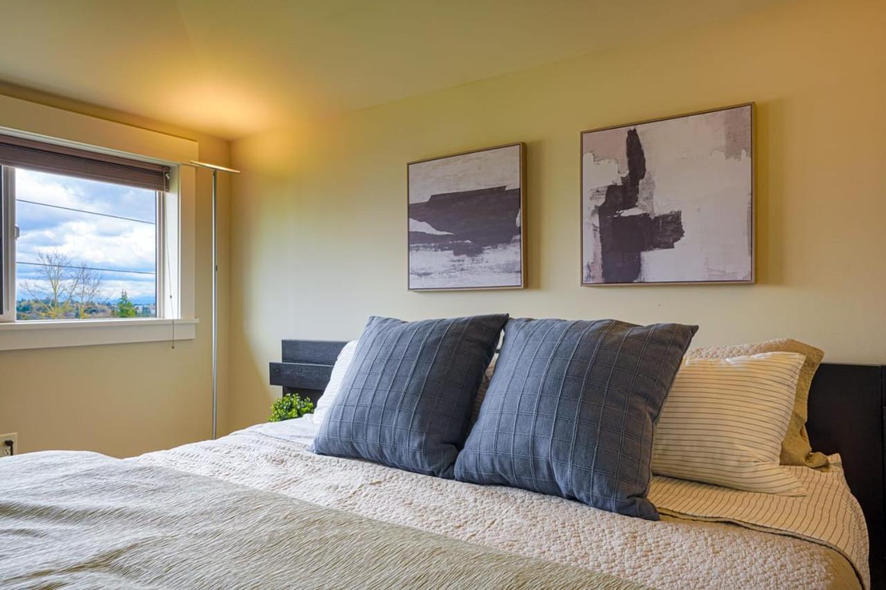 Stylish North Seattle Townhouse- Dual Master Suites 외부 사진