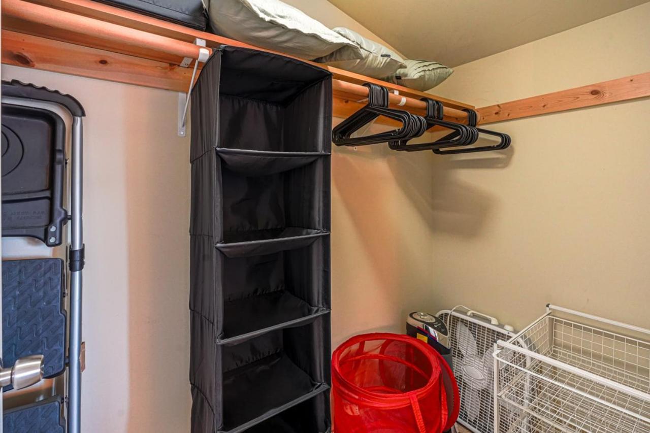 Stylish North Seattle Townhouse- Dual Master Suites 외부 사진