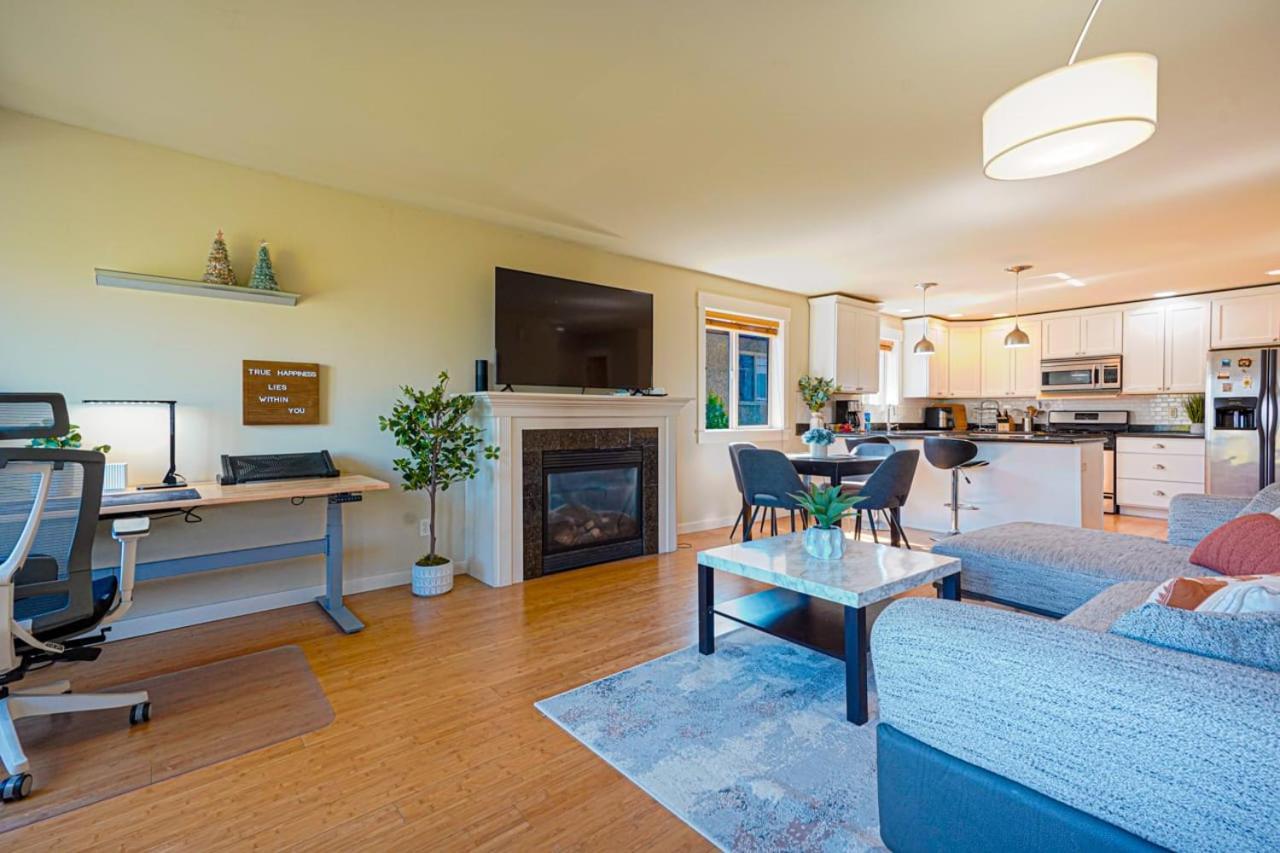 Stylish North Seattle Townhouse- Dual Master Suites 외부 사진