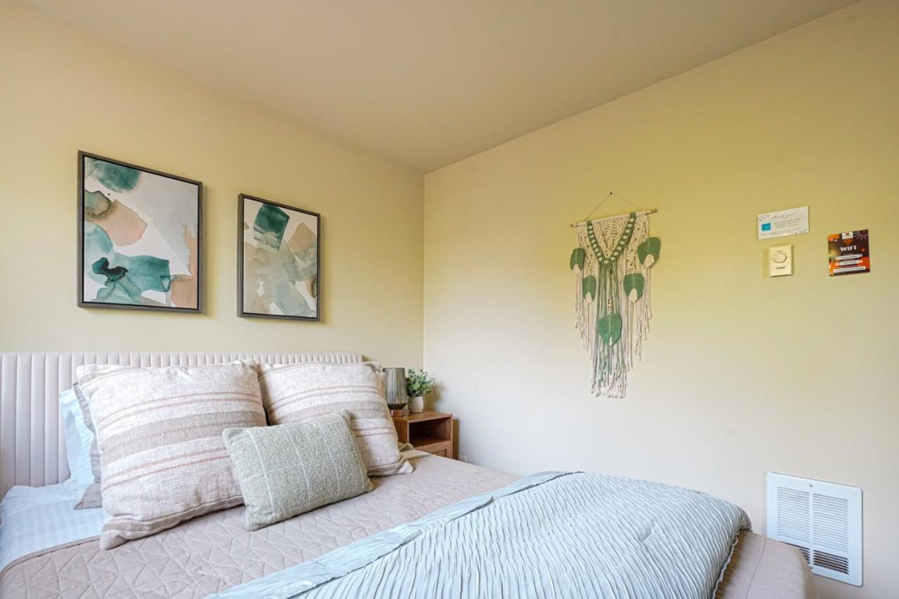 Stylish North Seattle Townhouse- Dual Master Suites 외부 사진
