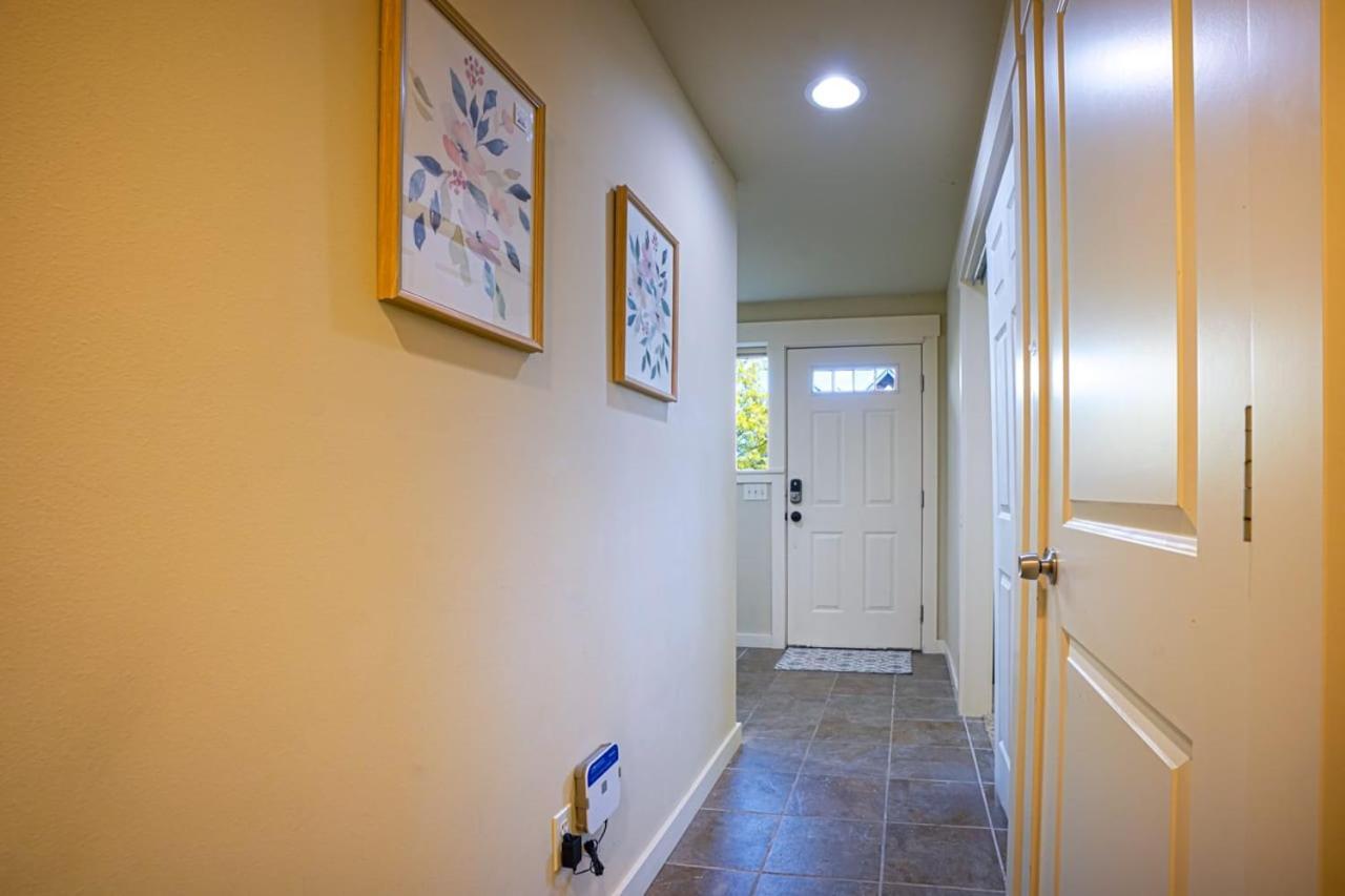 Stylish North Seattle Townhouse- Dual Master Suites 외부 사진