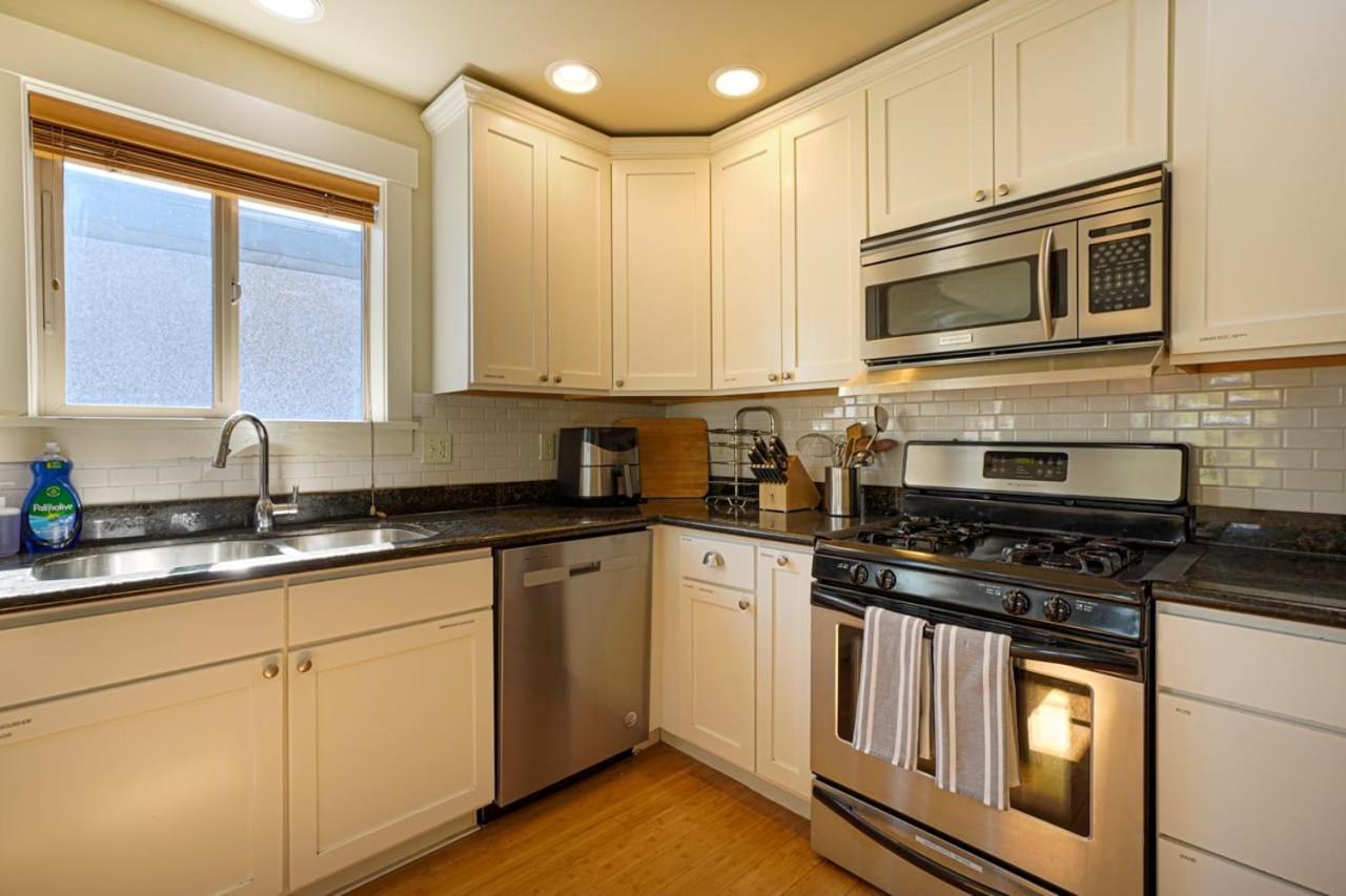 Stylish North Seattle Townhouse- Dual Master Suites 외부 사진