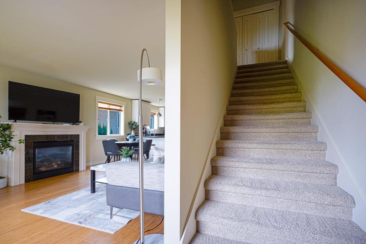 Stylish North Seattle Townhouse- Dual Master Suites 외부 사진