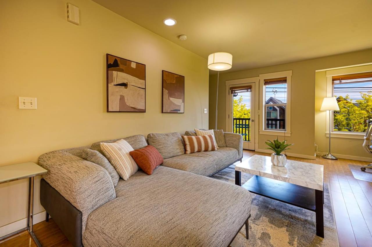Stylish North Seattle Townhouse- Dual Master Suites 외부 사진