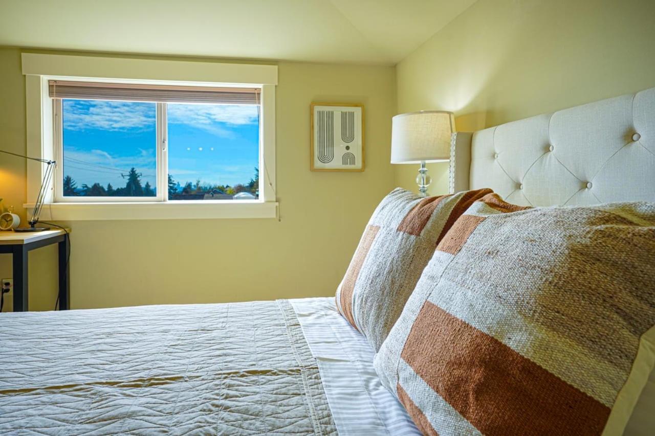 Stylish North Seattle Townhouse- Dual Master Suites 외부 사진