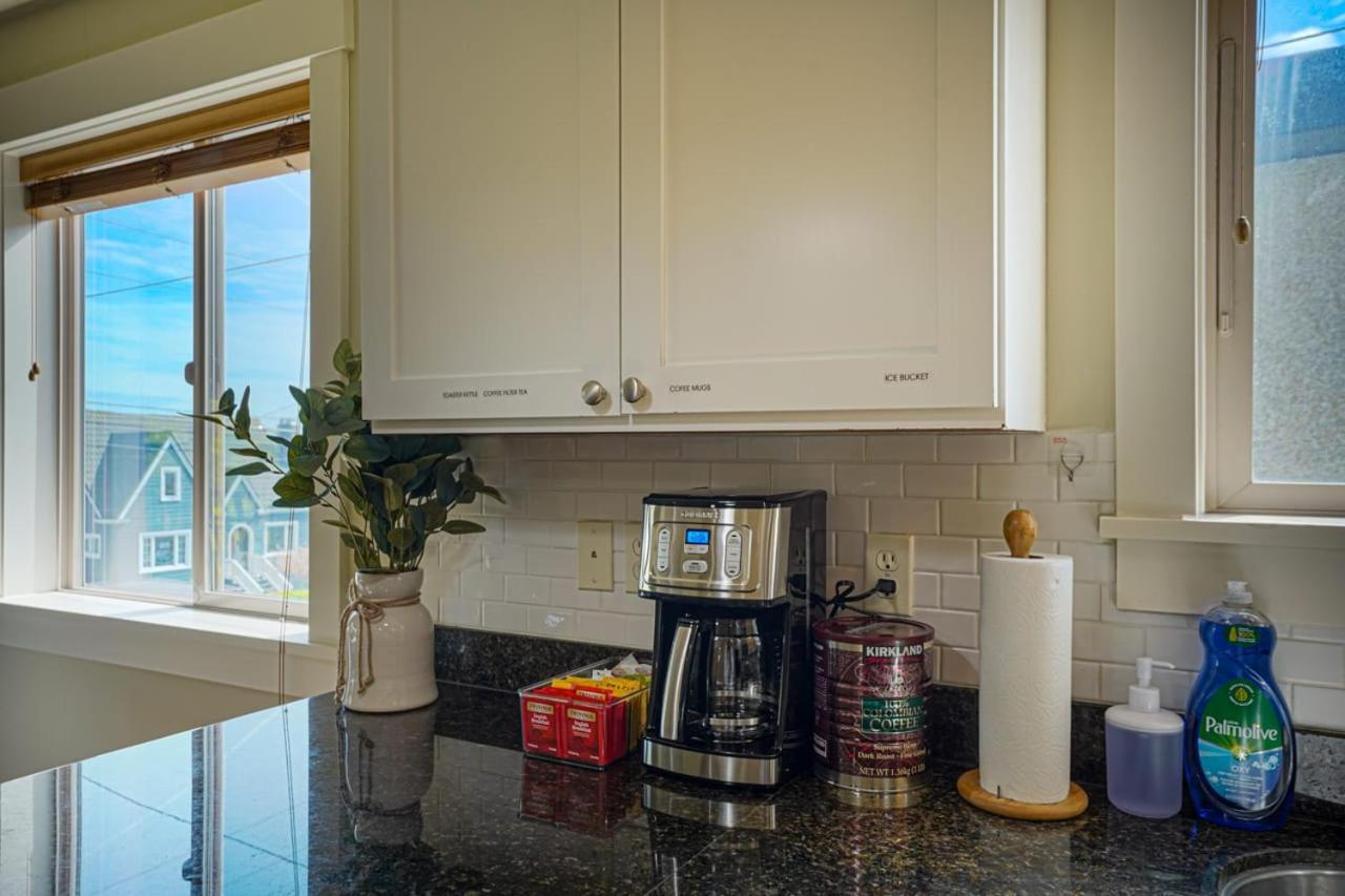 Stylish North Seattle Townhouse- Dual Master Suites 외부 사진