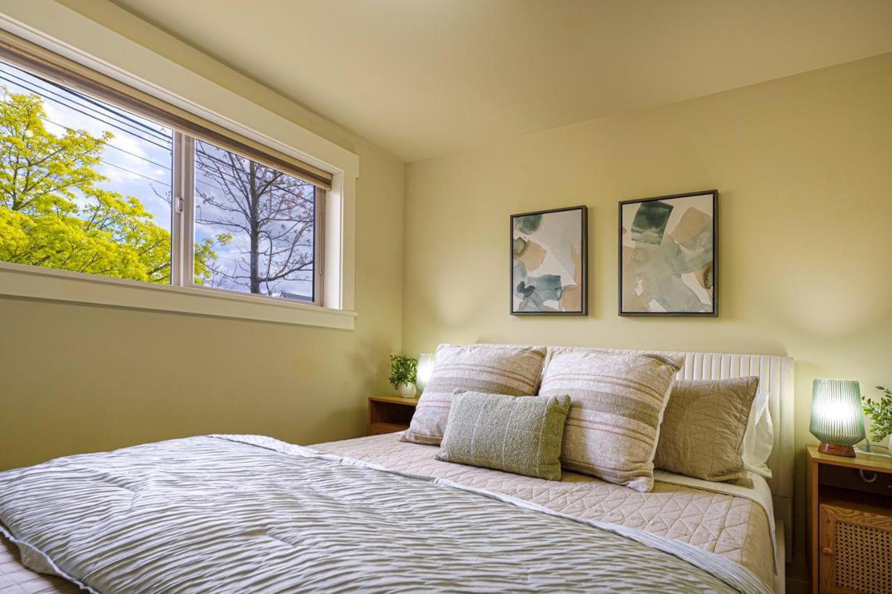 Stylish North Seattle Townhouse- Dual Master Suites 외부 사진