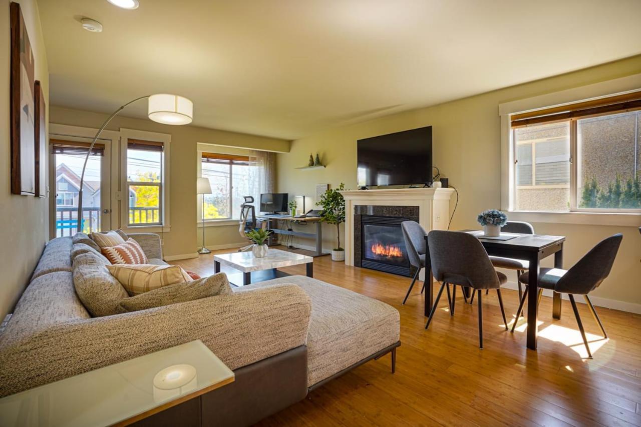 Stylish North Seattle Townhouse- Dual Master Suites 외부 사진